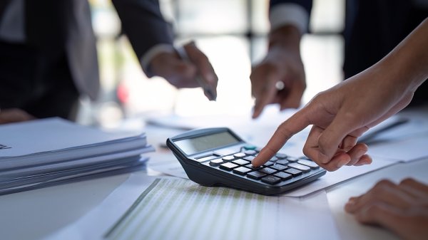 牛盈服务中心 要求员工退回近1.4万元过节费？广州农商行：规范福利发放